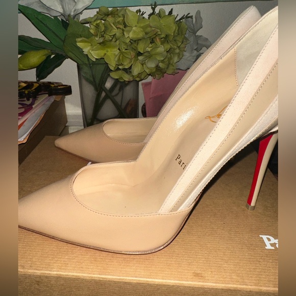 Christian Louboutin - Picture 6 of 8